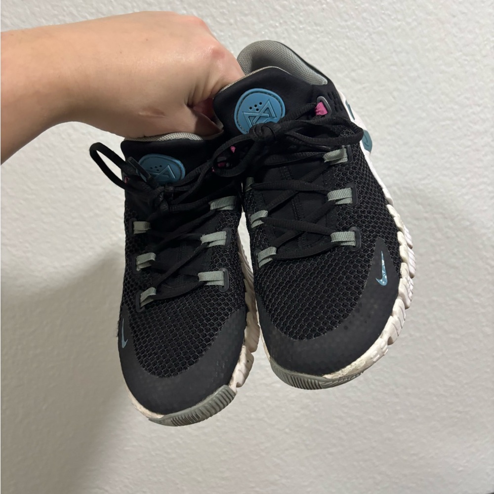 Nike black white and pink Metcon - Picture 7 of 9